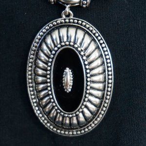 18" Napier Black/Silver Oval Pendant